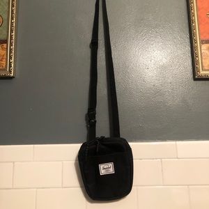 Hershel Cruz Crossbody (LIKE NEW)